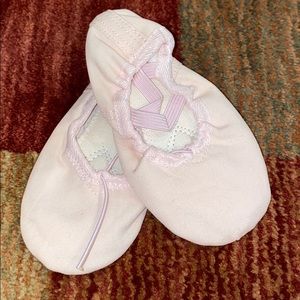Dipug 24 Ballet Shoes (In Original Packaging)